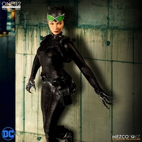 Mezco Toyz One:12 Collective DC Comics Catwoman Action Figure